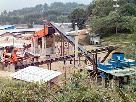 河南三門(mén)峽石頭破碎生產(chǎn)線現(xiàn)場(chǎng)