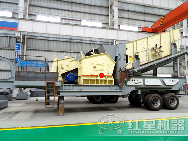 車載移動破碎機生產(chǎn)車間，搭載反擊式破碎機