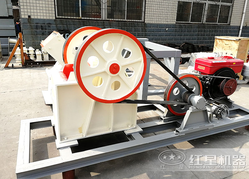 柴油式小型顎式破碎機(jī) 柴油式小型顎式破碎機(jī)