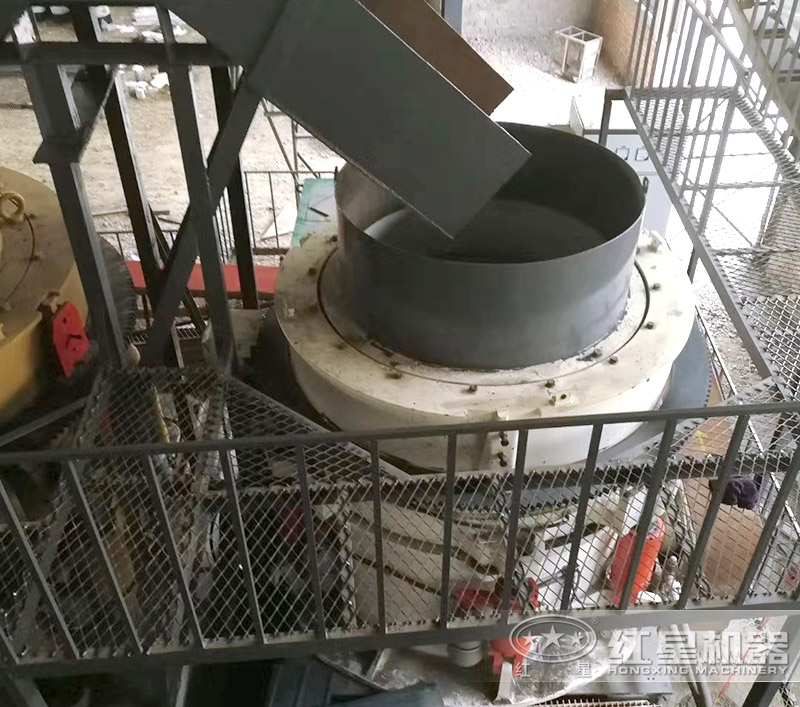 圓錐破碎機進料口細節(jié)圖