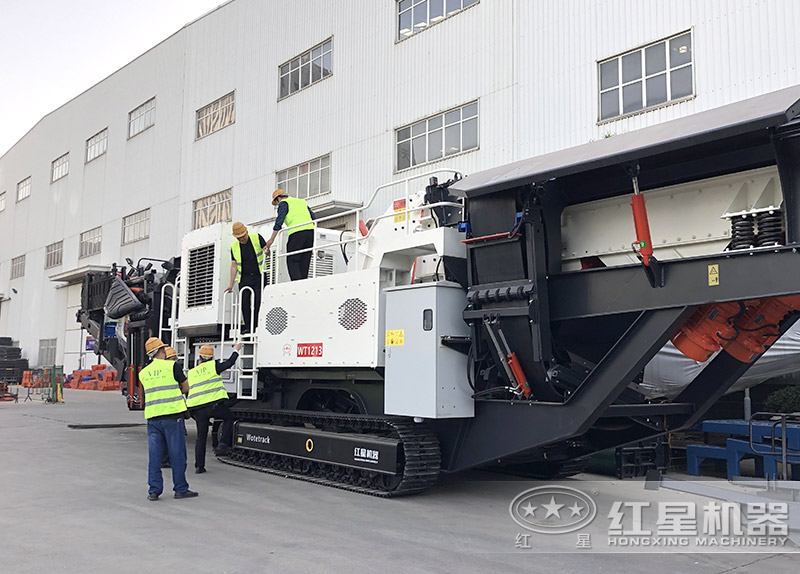 紅星機(jī)器移動(dòng)磚頭粉碎機(jī)現(xiàn)貨，用戶實(shí)地考察