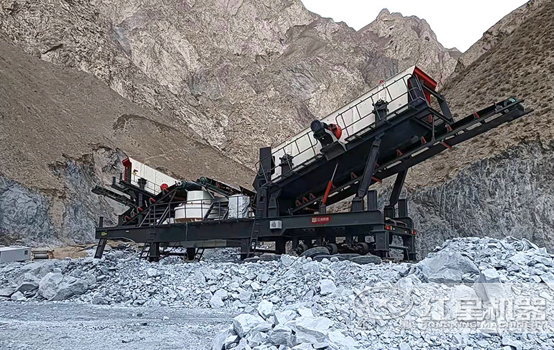 輪胎式移動砂石制砂機現(xiàn)場，固定好即可作業(yè)