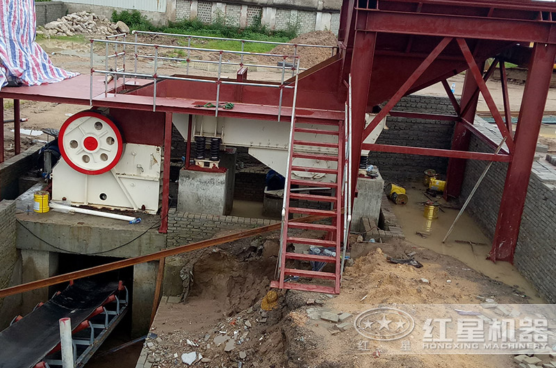 顎式破碎機(jī)破碎案例現(xiàn)場 顎式破碎機(jī)破碎案例現(xiàn)場