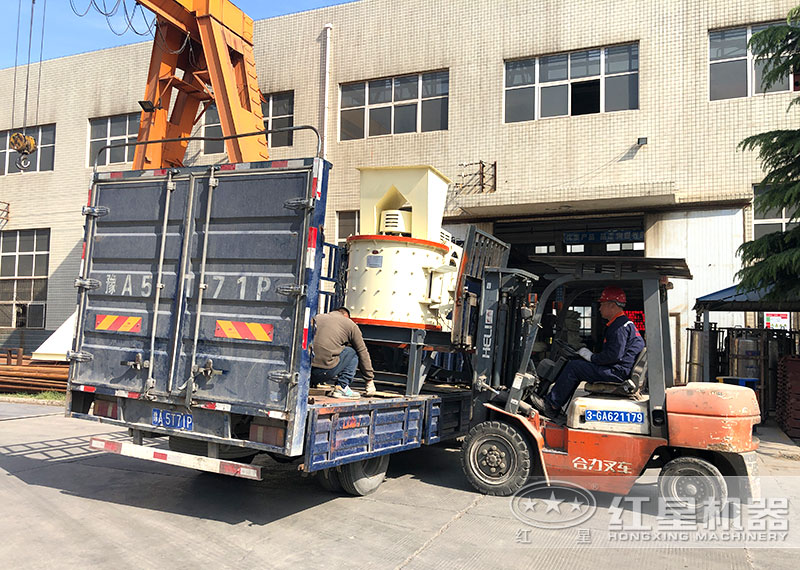 復(fù)合式制砂機(jī)裝車(chē)發(fā)貨