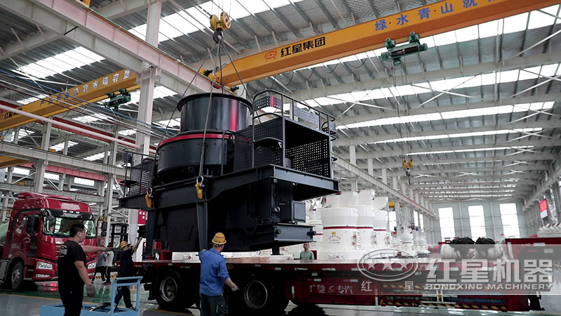 石灰?guī)r粉碎制砂設(shè)備裝車(chē)發(fā)貨 石灰?guī)r粉碎制砂設(shè)備裝車(chē)發(fā)貨