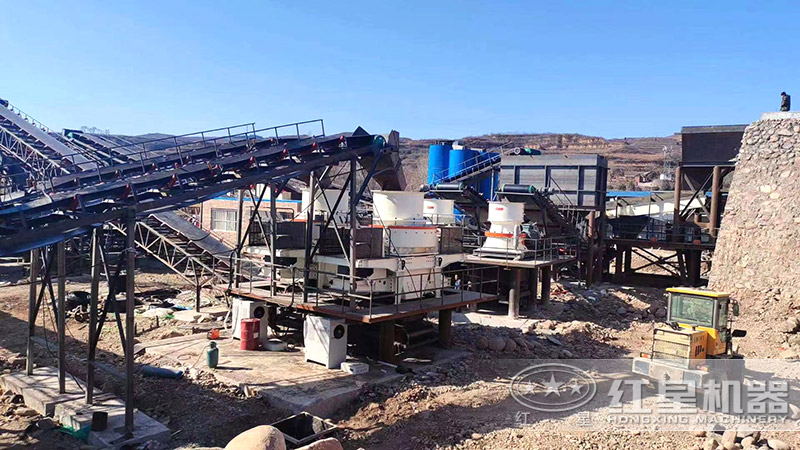 時產(chǎn)量300噸花崗巖制砂生產(chǎn)線 時產(chǎn)量300噸花崗巖碎石生產(chǎn)線搭建中