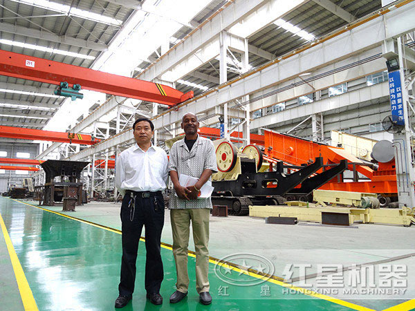 河南移動式石子破碎機(jī)廠家車間