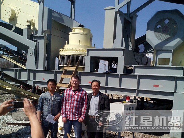 300t/h輪胎式圓錐移動(dòng)破施工現(xiàn)場(chǎng) 300t/h輪胎式圓錐移動(dòng)破施工現(xiàn)場(chǎng)