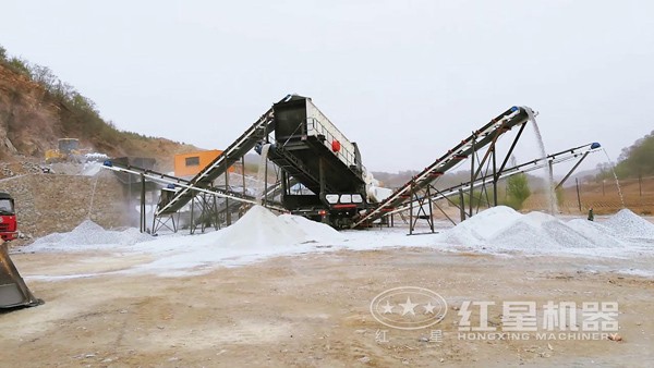 菲律賓車載移動(dòng)青石破碎制砂機(jī)作業(yè)現(xiàn)場(chǎng) 菲律賓車載移動(dòng)青石破碎制砂機(jī)作業(yè)現(xiàn)場(chǎng)