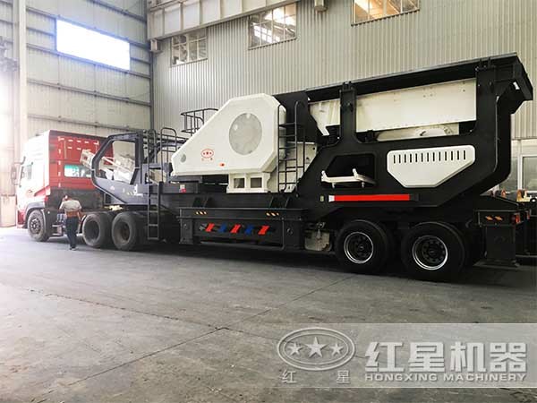 移動(dòng)汽車載式打石子機(jī)整張待發(fā) 移動(dòng)汽車載式打石子機(jī)整張待發(fā)