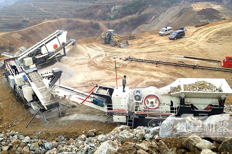 流動(dòng)碎石機(jī)械作業(yè)現(xiàn)場