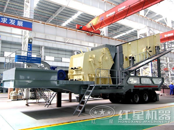 生產(chǎn)車間內(nèi)可移動(dòng)破碎站成品 生產(chǎn)車間內(nèi)可移動(dòng)破碎站成品