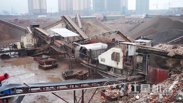 山東可移動(dòng)破碎站建筑垃圾處理現(xiàn)場(chǎng) 山東可移動(dòng)破碎站建筑垃圾處理現(xiàn)場(chǎng)