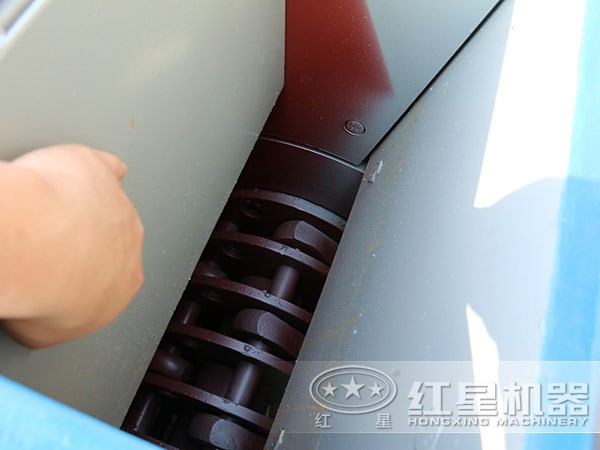 400*300小型錘式破碎機內(nèi)部細節(jié)展示