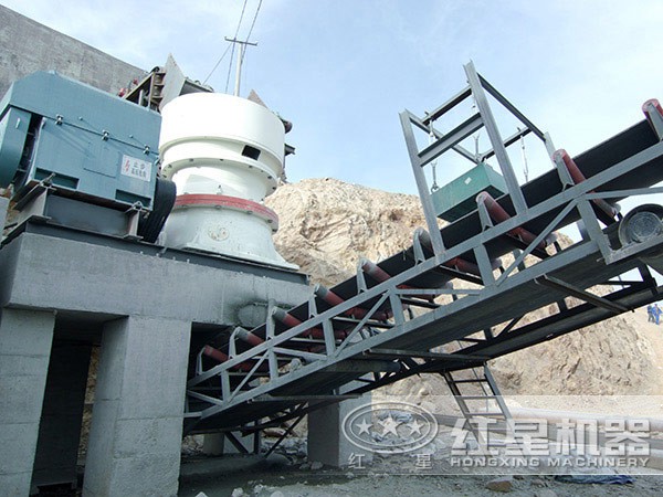 鵝卵石圓錐破碎機(jī)作業(yè)現(xiàn)場圖 鵝卵石圓錐破碎機(jī)作業(yè)現(xiàn)場圖
