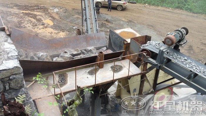 大型錘式石頭粉碎機(jī)應(yīng)用現(xiàn)場