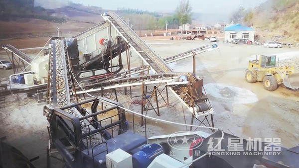 小型移動石子破碎機作業(yè)現場