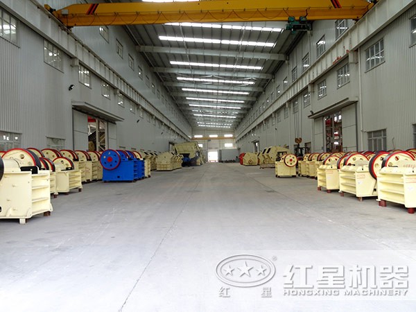 礦石粉碎機(jī)車間一角 礦石粉碎機(jī)車間一角