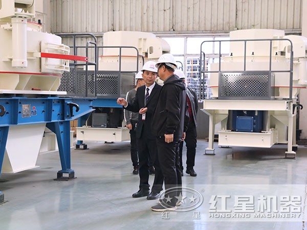 鵝卵石打沙機(jī)，用戶參觀現(xiàn)場(chǎng)