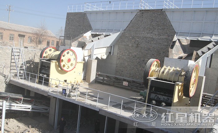 紅星顎式破碎機(jī)現(xiàn)場