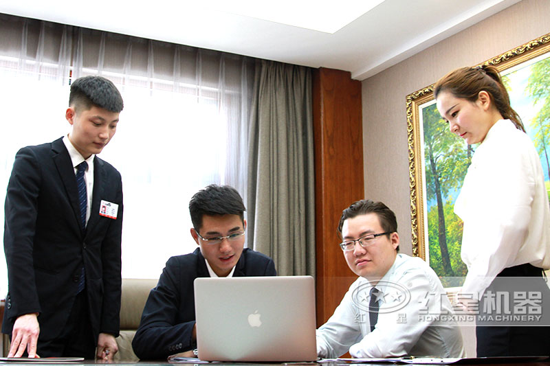 紅星支持定制服務(wù)，圖為客戶核對方案設(shè)備