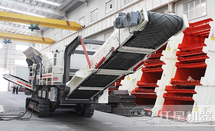 履帶式流動作業(yè)的碎石機(jī)