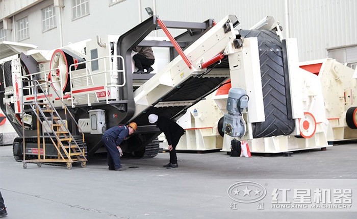 履帶式車載移動粉碎機(jī)車間用戶參觀 履帶式車載移動粉碎機(jī)車間用戶參觀