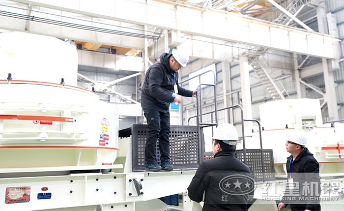 用戶車(chē)間參觀制砂機(jī)