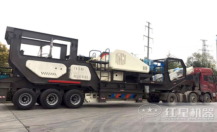 輪胎移動破碎機(jī)_流動破碎機(jī)開往施工現(xiàn)場 輪胎移動破碎機(jī)_流動破碎機(jī)開往施工現(xiàn)場