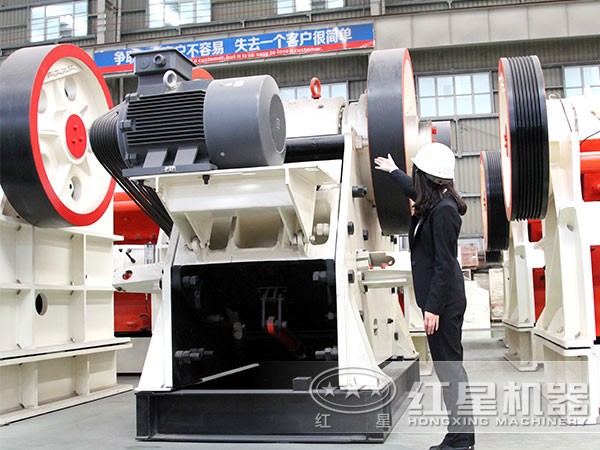 玄武巖破碎機(jī)破碎深腔、電機(jī)裝置細(xì)節(jié)