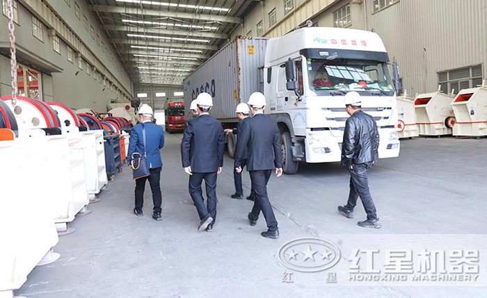 玄武巖破碎機(jī)用戶車(chē)間考察