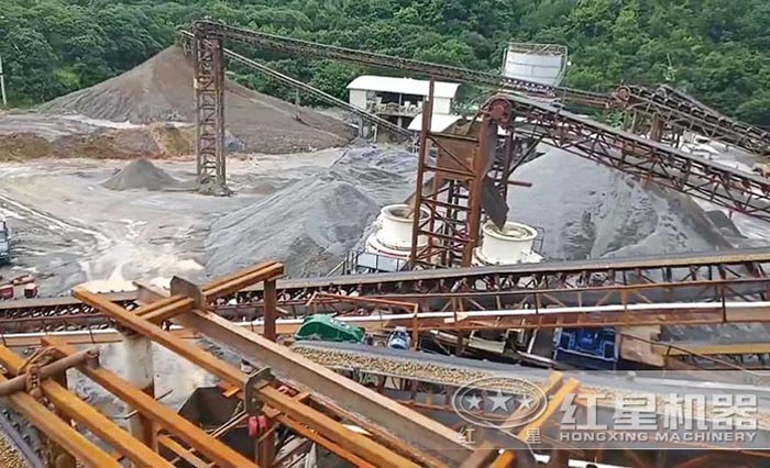 機(jī)制砂加工設(shè)備作業(yè)實(shí)拍現(xiàn)場(chǎng) 機(jī)制砂加工設(shè)備作業(yè)實(shí)拍現(xiàn)場(chǎng)