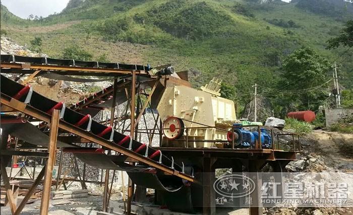 石灰石破碎生產(chǎn)線現(xiàn)場(chǎng) 石灰石破碎生產(chǎn)線現(xiàn)場(chǎng)