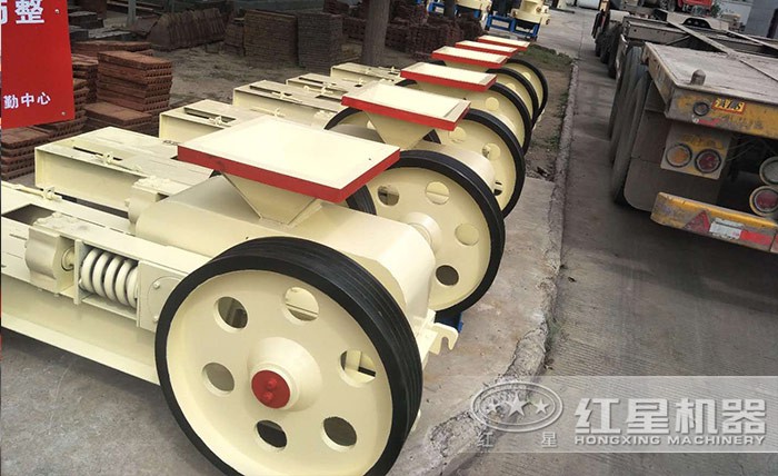 紅星對輥機(jī)型號(hào)、規(guī)格齊全