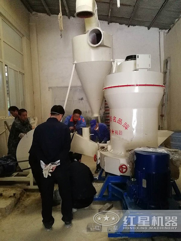 小型雷蒙磨現(xiàn)場(chǎng) 小型雷蒙磨現(xiàn)場(chǎng)