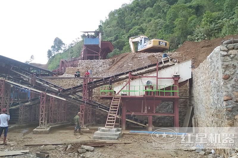 紅星大型流動(dòng)破石機(jī)現(xiàn)場