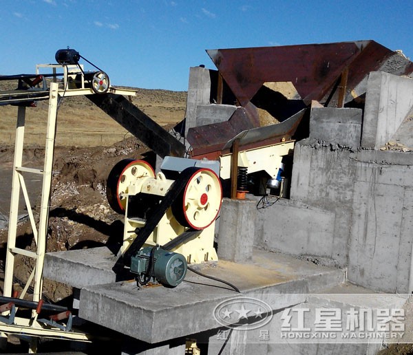 顎式破碎機安裝現(xiàn)場 顎式破碎機安裝現(xiàn)場