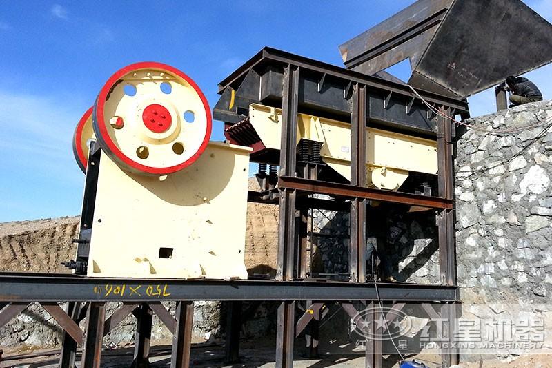 山東打石頭現(xiàn)場(chǎng)，配置紅星機(jī)器的打石頭機(jī)效能高