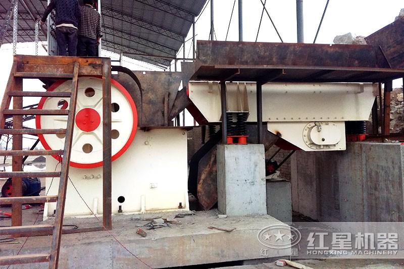 廣西采石場(chǎng)配置紅星機(jī)器的打石頭機(jī)器，更環(huán)保