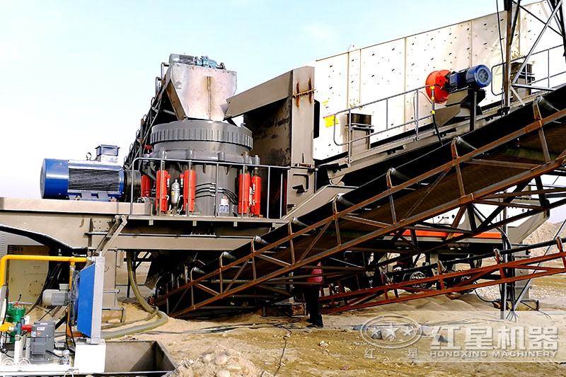 紅星安徽客戶配置可移動(dòng)式打石頭機(jī)器，便捷性更好