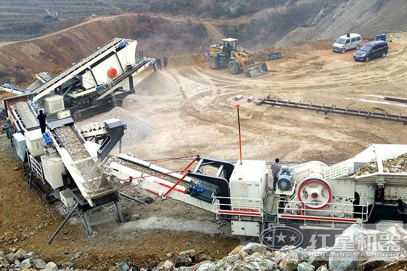 履帶移動石子沙石機，三機聯(lián)合，破碎