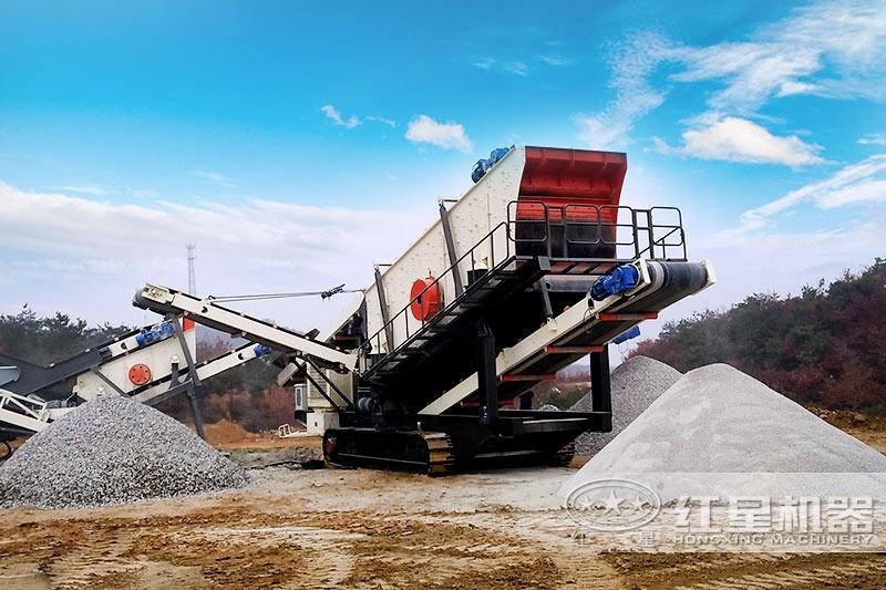 移動(dòng)顎式破碎機(jī)現(xiàn)場