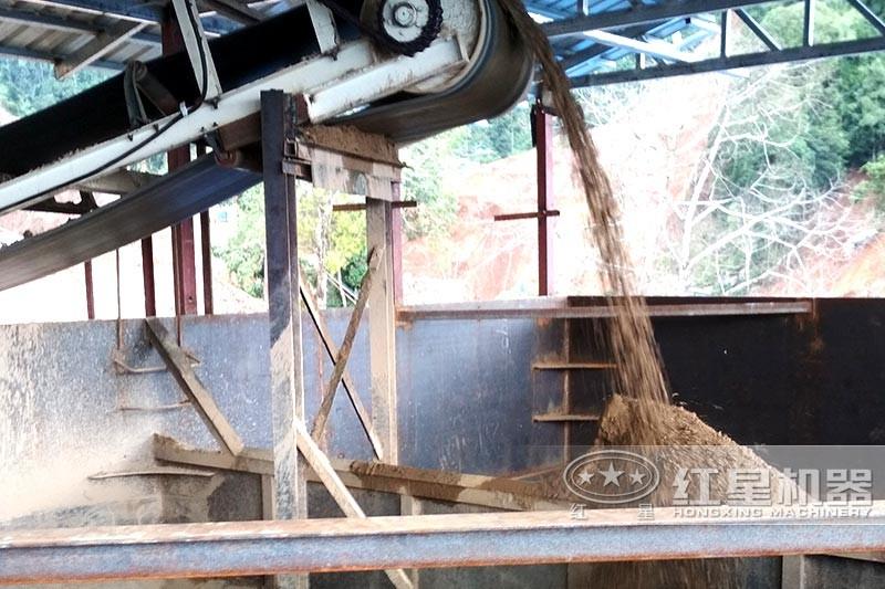 大型鵝卵石流動制砂機(jī)現(xiàn)場物料
