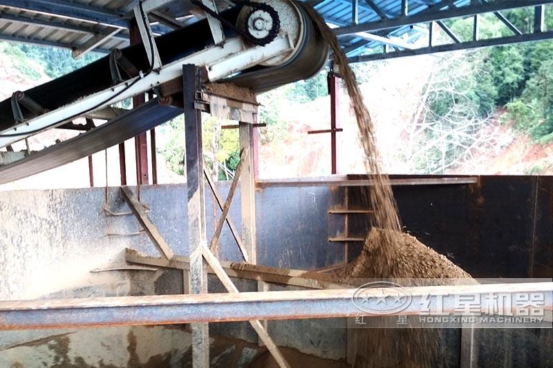 移動(dòng)式制砂機(jī)現(xiàn)場物料展示