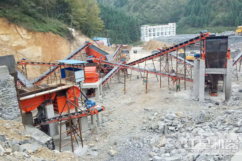 石頭破碎現(xiàn)場，處理中等硬度物料