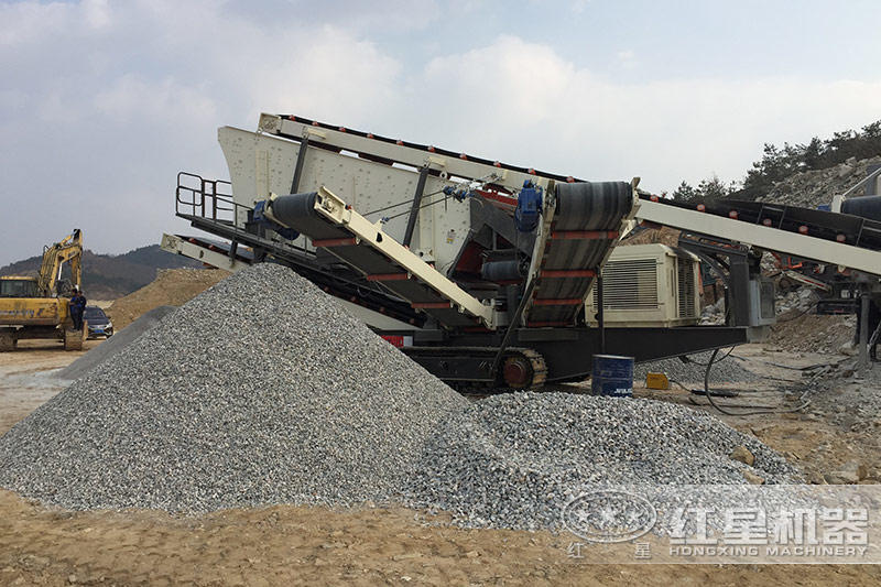 石頭破碎現(xiàn)場，配置履帶式破碎車