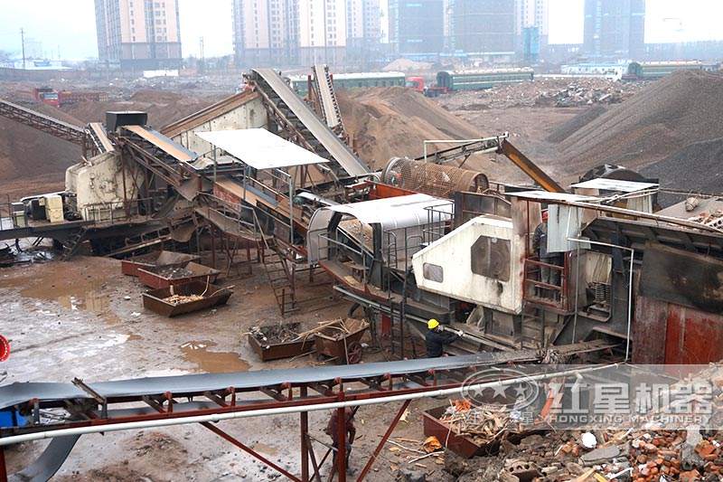 建筑垃圾破碎機-輪胎式移動破碎站，雙機聯(lián)合