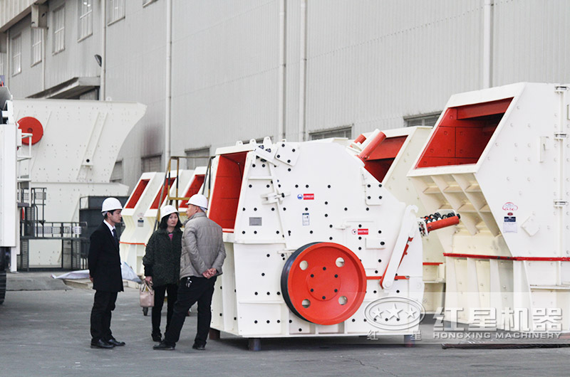 硬巖反擊破碎機(jī)客戶(hù)考察