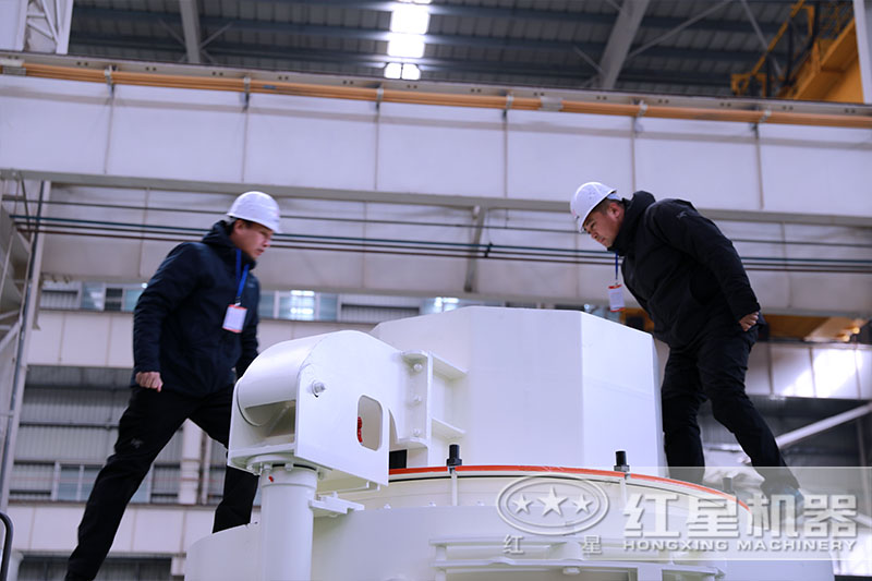 石英砂制沙機(jī)客戶(hù)正在參觀中