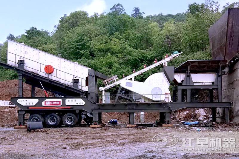 小型移動(dòng)破沙機(jī)設(shè)備客戶現(xiàn)場